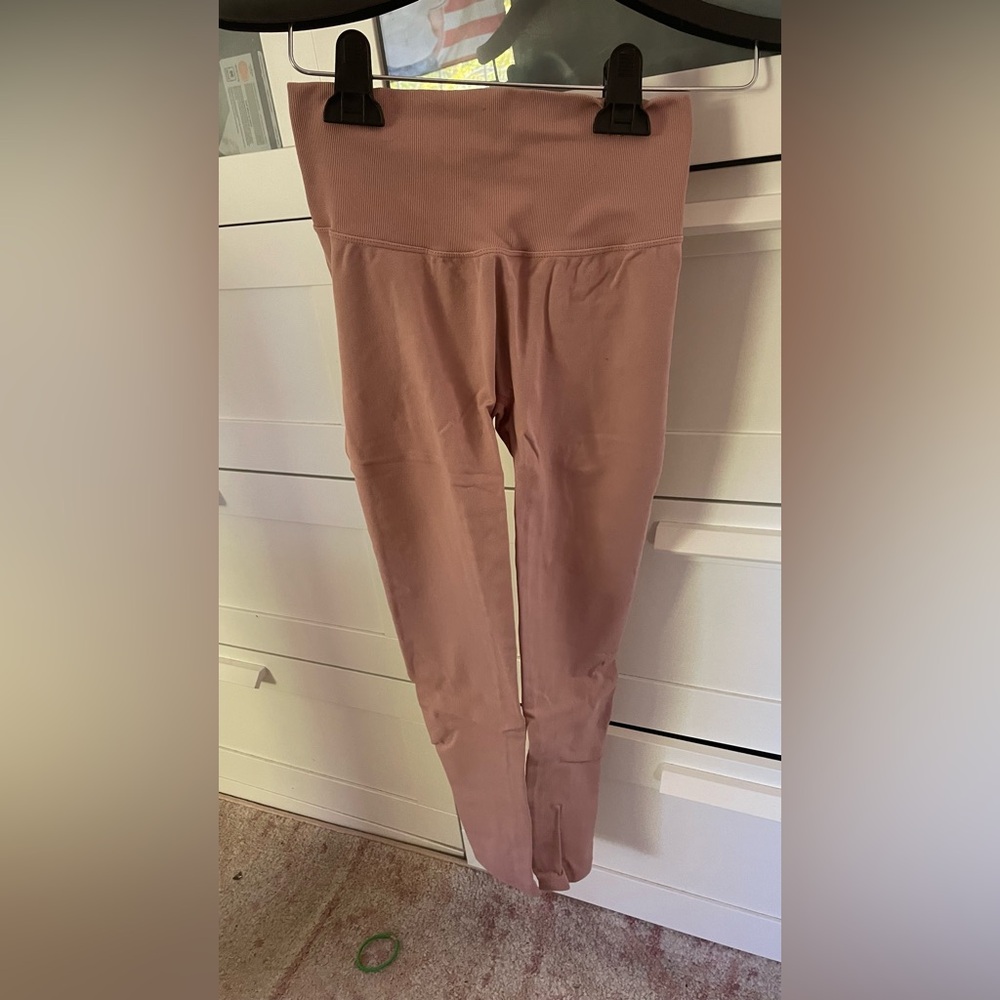 Light, pink scrunch, butt leggings